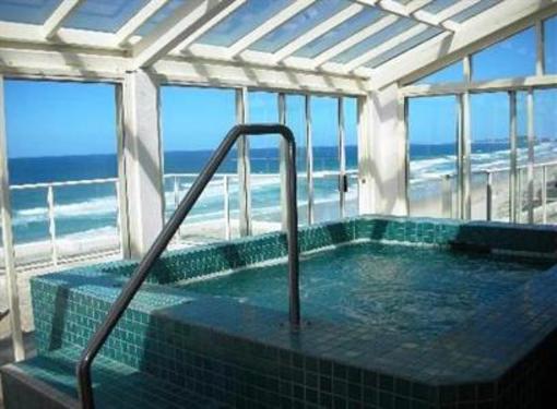 фото отеля Beachfront Viscount Apartments Gold Coast