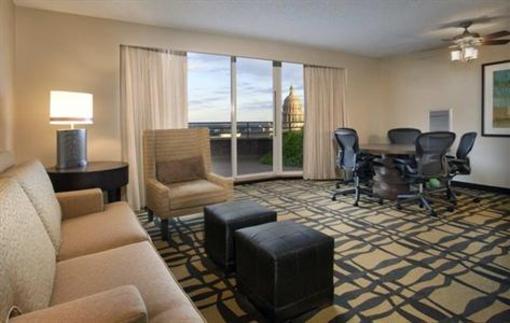 фото отеля Doubletree Guest Suites Austin