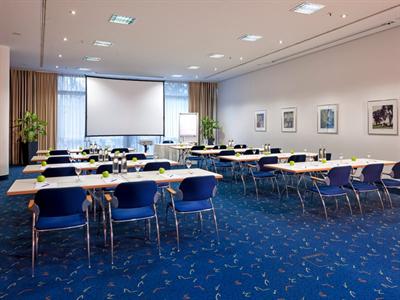 фото отеля Novotel Dusseldorf Neuss Am Rosengarten