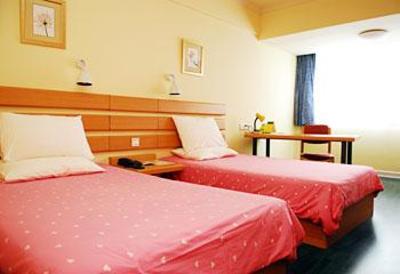 фото отеля Home Inn (Qingdao Pijiu Street)