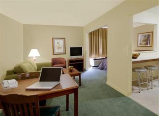 фото отеля Studioplus Hotel Cleveland Airport North Olmsted