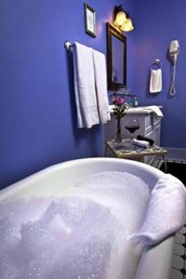 фото отеля The Carriage House Bed and Breakfast