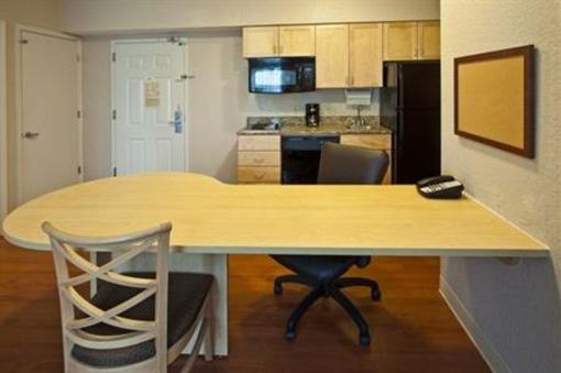 фото отеля Candlewood Suites Ft Myers North I-75