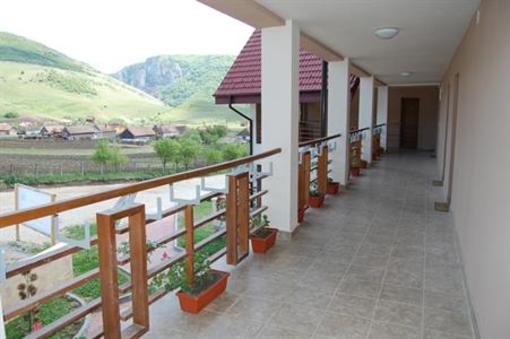 фото отеля Pension Laura Petrestii de Jos