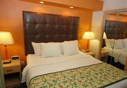 фото отеля Fairfield Inn & Suites Dallas North Farmers Branch