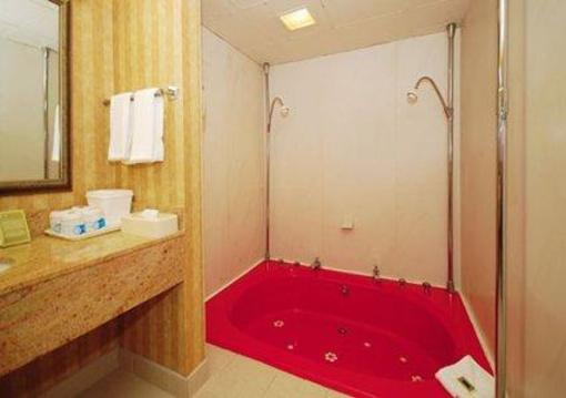 фото отеля Clarion Inn & Summit Center
