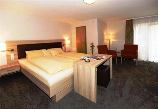 фото отеля Hotel Restaurant Traube Friedrichshafen
