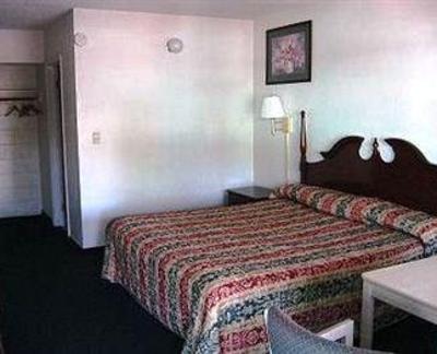 фото отеля Deluxe Inn Redding
