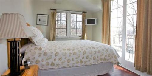 фото отеля Buttermilk Falls Inn & Spa