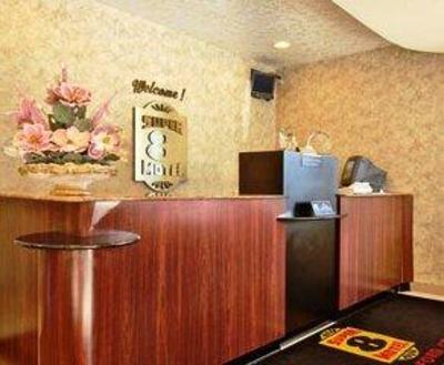 фото отеля Super 8 Milford/New Haven