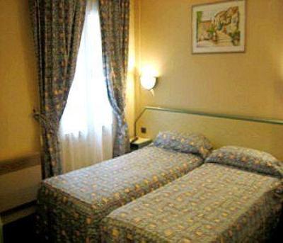 фото отеля Hotel Aladin Paris