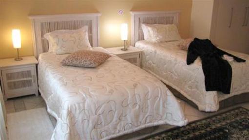 фото отеля Schneider's Guest House White River