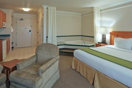 фото отеля Holiday Inn Express & Suites - McKinleyville
