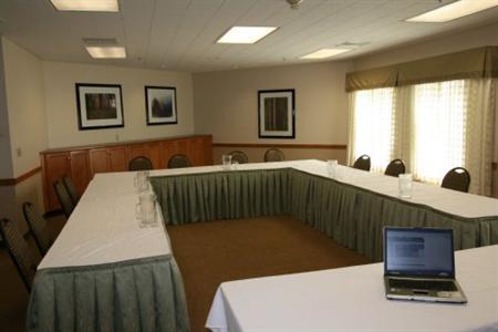 фото отеля Holiday Inn Express & Suites - McKinleyville