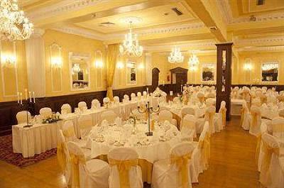 фото отеля Seven Oaks Hotel