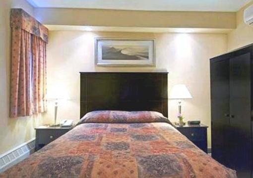 фото отеля Econo Lodge Inn & Suites Downtown Toronto