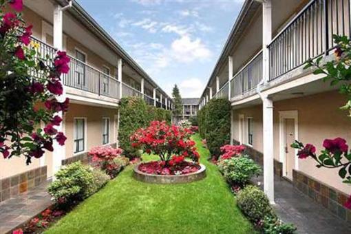 фото отеля Days Inn Vancouver Metro