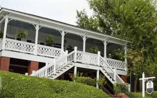 фото отеля Red Bluff Cottage Bed & Breakfast