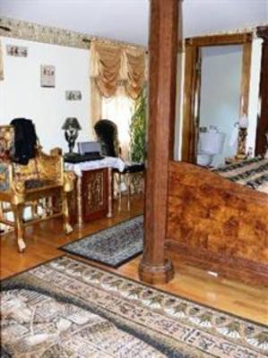фото отеля The Lion and the Rose Bed and Breakfast
