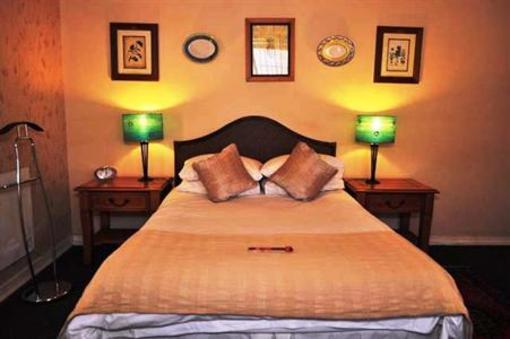 фото отеля 33 on First Guest House