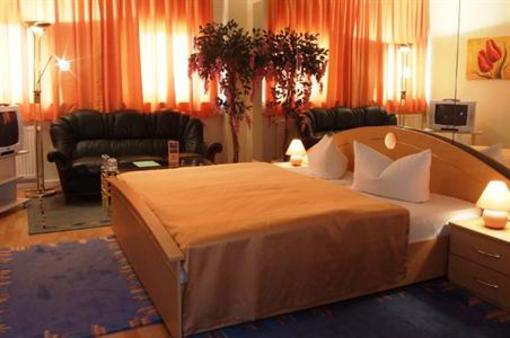 фото отеля Hotel Kubrat an der Spree Berlin