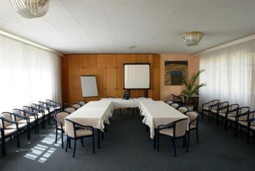 фото отеля Hotel Kubrat an der Spree Berlin