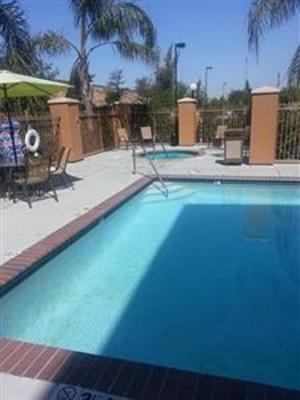 фото отеля Holiday Inn Express Hotel & Suites Fresno (River Park) Hwy 41