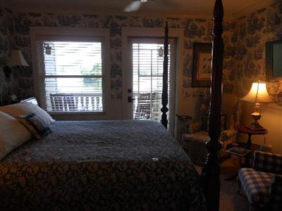 фото отеля Lookout Point Lakeside Inn Bed and Breakfast