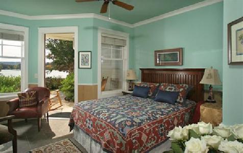 фото отеля Lookout Point Lakeside Inn Bed and Breakfast