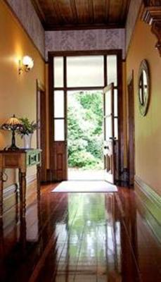 фото отеля Robertson House B&B