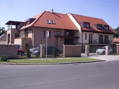 фото отеля Varfurdo-Panzio Apartmanhaz