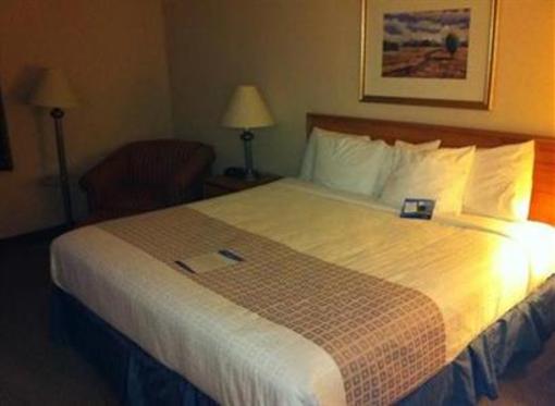 фото отеля Baymont Inn & Suites Davenport (Iowa)