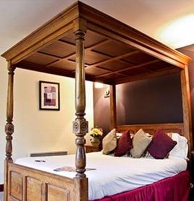 фото отеля Tree at Cadmore Hotel High Wycombe
