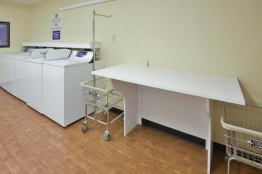 фото отеля Candlewood Suites Raleigh - Crabtree