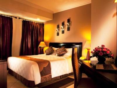 фото отеля Grand Tropic Suites Hotel