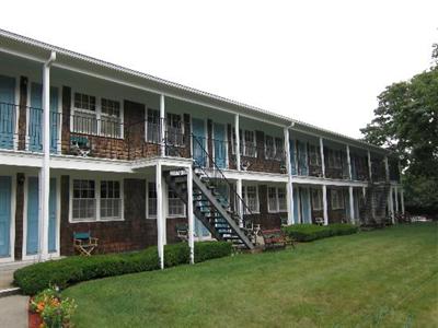 фото отеля Colonial Village Motel & Cottages