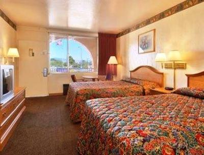 фото отеля Super 8 Motel Tucson East / DMAF Area