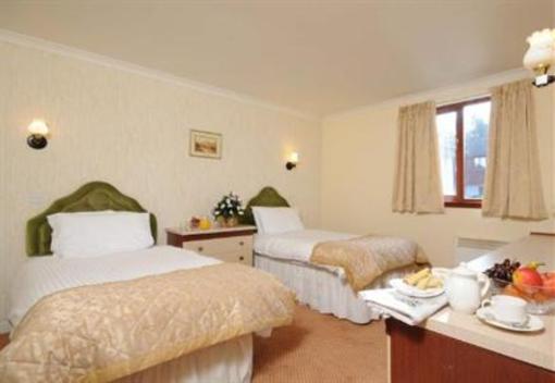 фото отеля Highlander Hotel Newtonmore