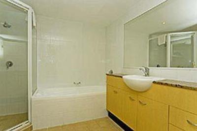 фото отеля Kirra Beach Apartments