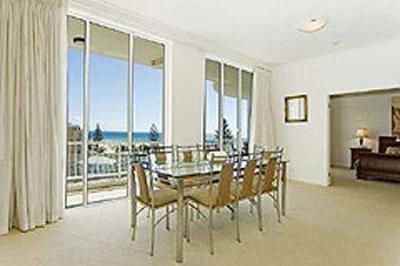 фото отеля Kirra Beach Apartments