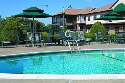 фото отеля Roosevelt Inn & Suites