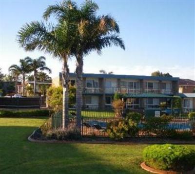 фото отеля Lakeside Holiday Apartments Merimbula