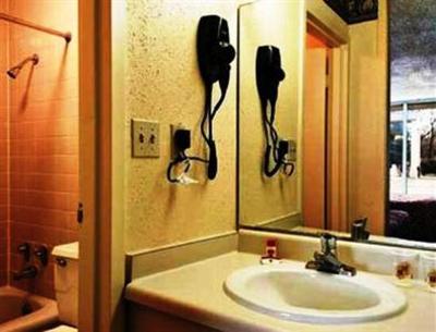 фото отеля Super 8 Motel Heth