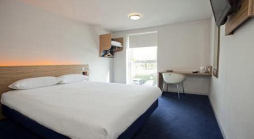 фото отеля Travelodge Borehamwood