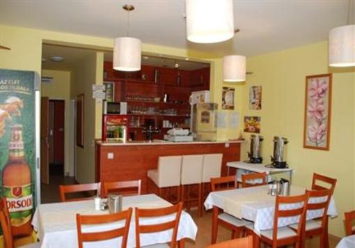 фото отеля Hotel Relax Apartman Sarvar