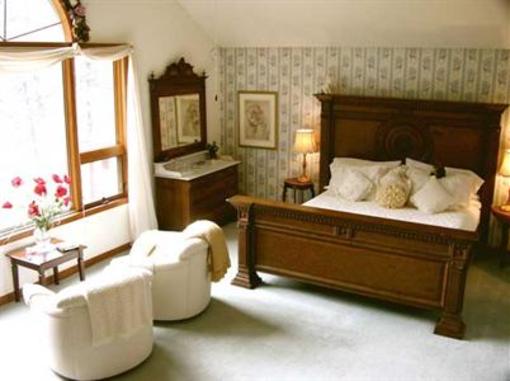 фото отеля Romantic Riversong Bed and Breakfast Inn