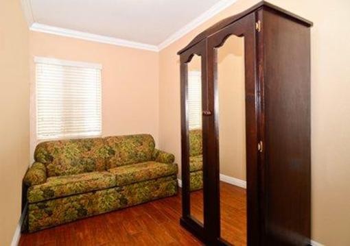 фото отеля Rodeway Inn & Suites Rosemead