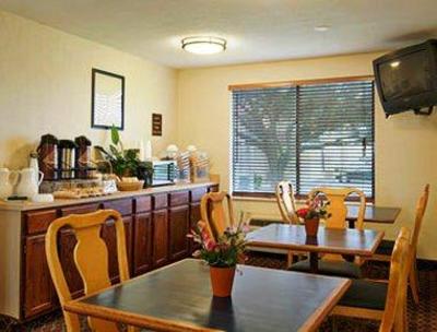 фото отеля Travelodge Fort Sam ATT Center