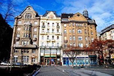 фото отеля Fovam Square Apartment Budapest