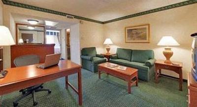 фото отеля Wyndham El Paso Airport